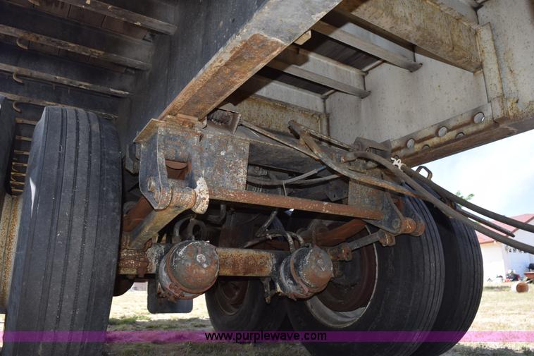 image for item H5102 1987 Trailmobile flatbed trailer