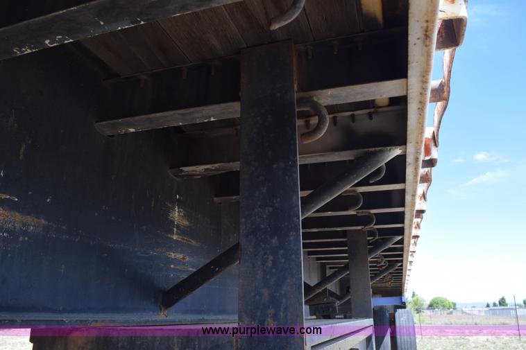 image for item H5102 1987 Trailmobile flatbed trailer