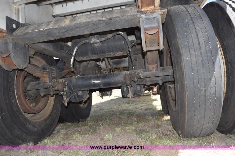 image for item H5102 1987 Trailmobile flatbed trailer