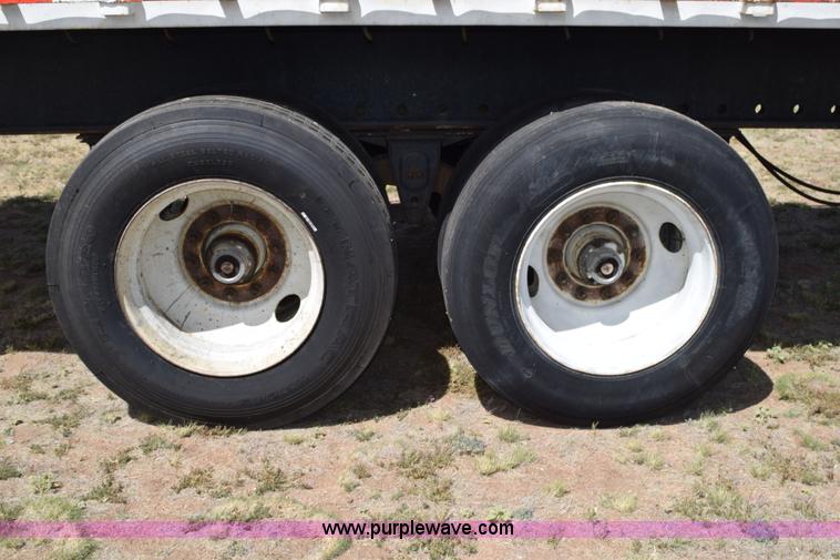 image for item H5102 1987 Trailmobile flatbed trailer