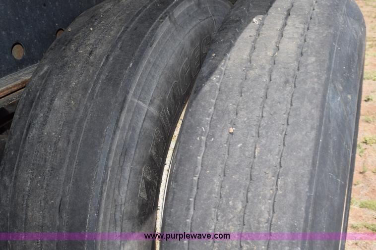 image for item H5102 1987 Trailmobile flatbed trailer