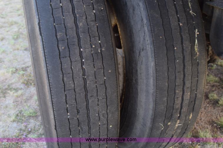 image for item H5102 1987 Trailmobile flatbed trailer