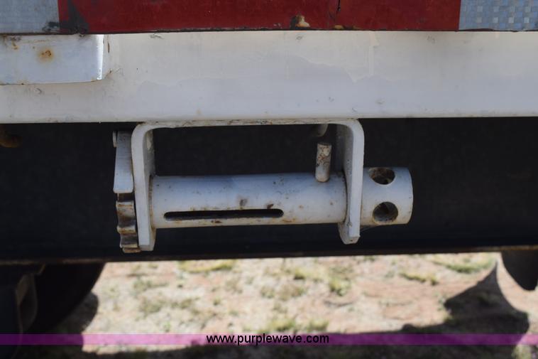 image for item H5102 1987 Trailmobile flatbed trailer