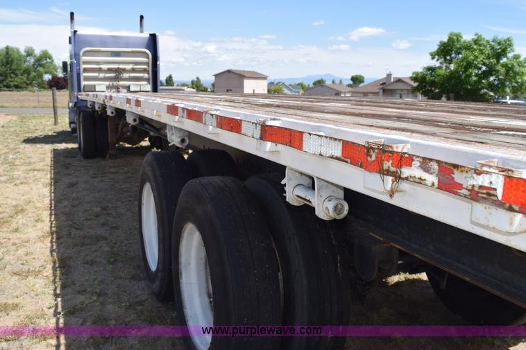 image for item H5102 1987 Trailmobile flatbed trailer