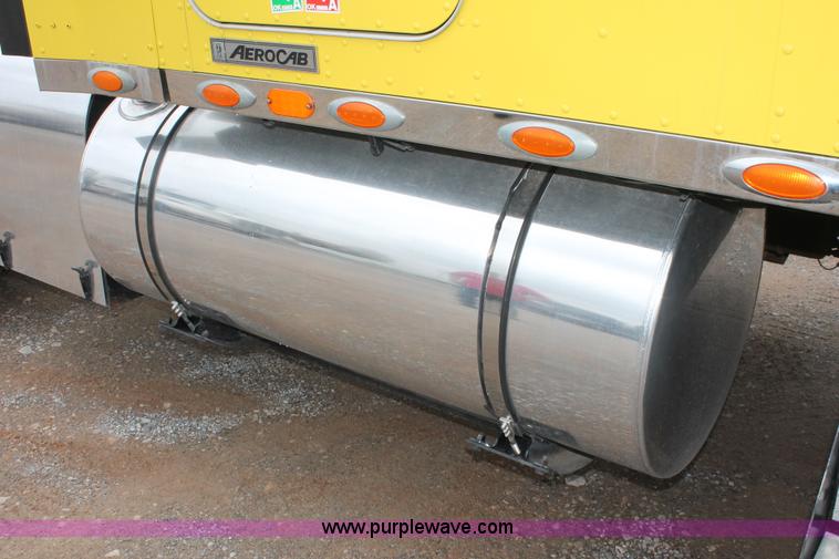 image for item H5811 2009 Kenworth W900L semi truck