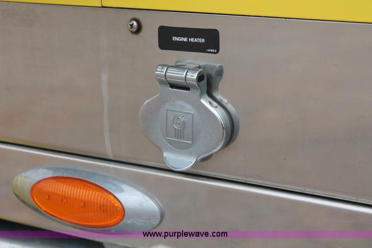 image for item H5811 2009 Kenworth W900L semi truck