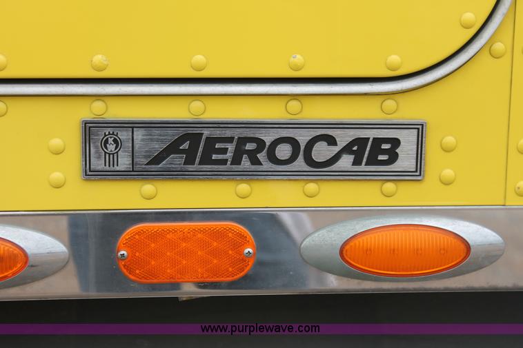 image for item H5811 2009 Kenworth W900L semi truck