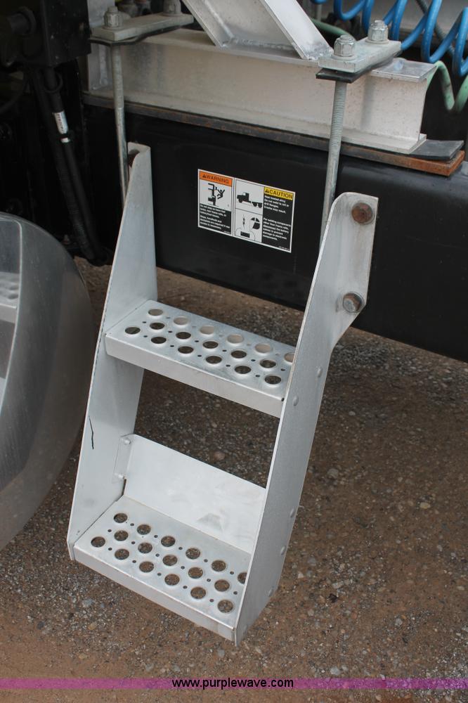 image for item H5811 2009 Kenworth W900L semi truck