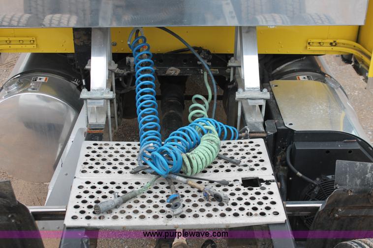 image for item H5811 2009 Kenworth W900L semi truck