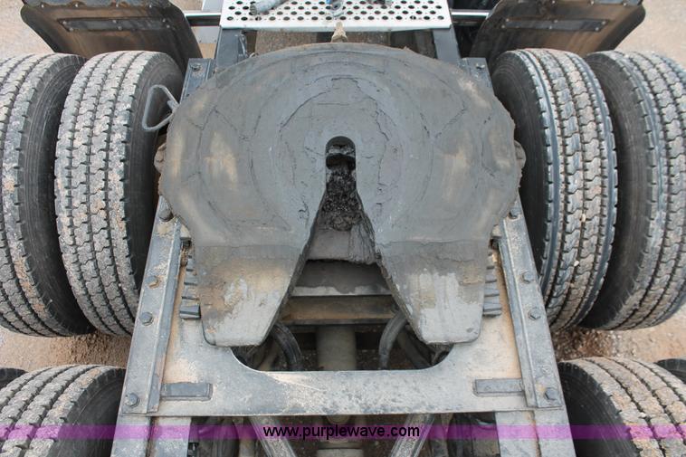 image for item H5811 2009 Kenworth W900L semi truck