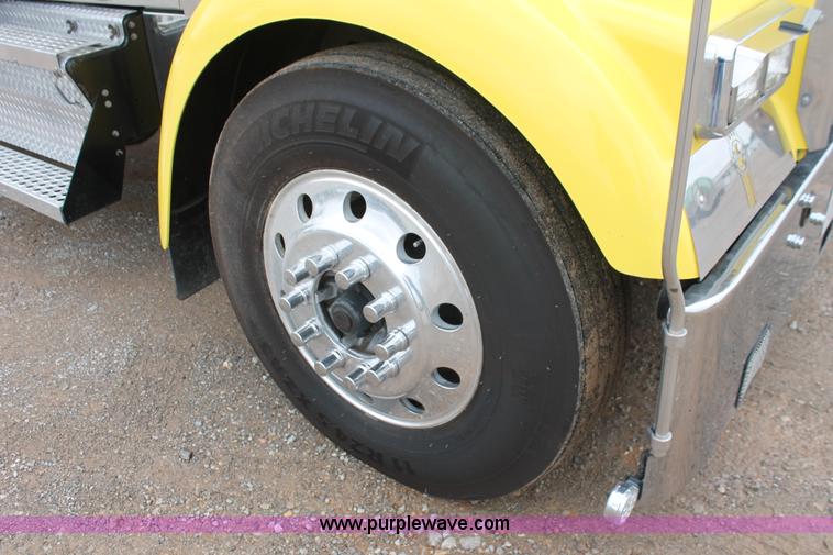 image for item H5811 2009 Kenworth W900L semi truck