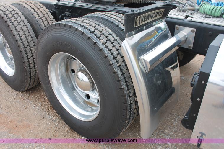 image for item H5811 2009 Kenworth W900L semi truck