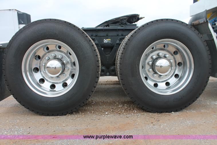 image for item H5811 2009 Kenworth W900L semi truck