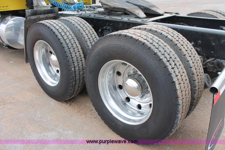 image for item H5811 2009 Kenworth W900L semi truck