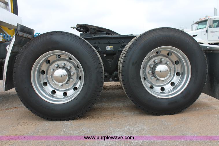 image for item H5811 2009 Kenworth W900L semi truck