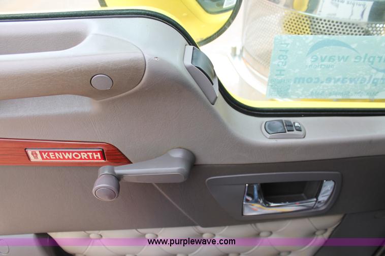 image for item H5811 2009 Kenworth W900L semi truck