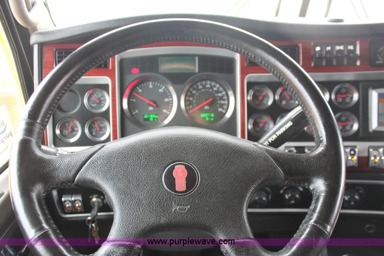 image for item H5811 2009 Kenworth W900L semi truck