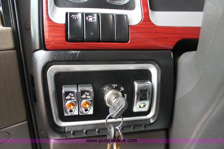 image for item H5811 2009 Kenworth W900L semi truck