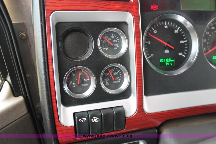 image for item H5811 2009 Kenworth W900L semi truck