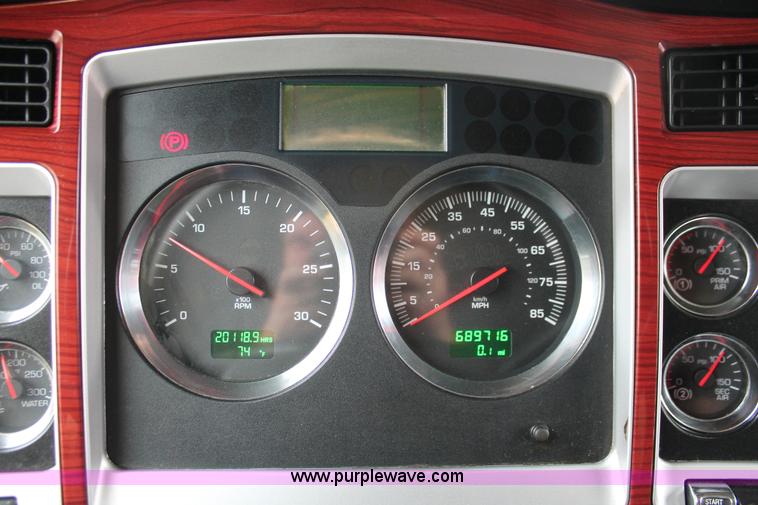 image for item H5811 2009 Kenworth W900L semi truck