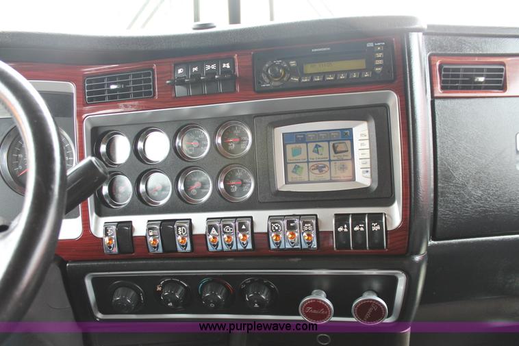 image for item H5811 2009 Kenworth W900L semi truck