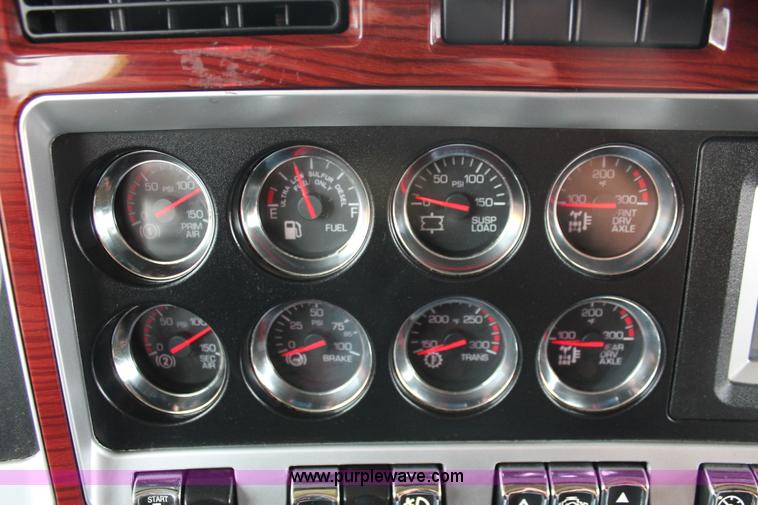 image for item H5811 2009 Kenworth W900L semi truck