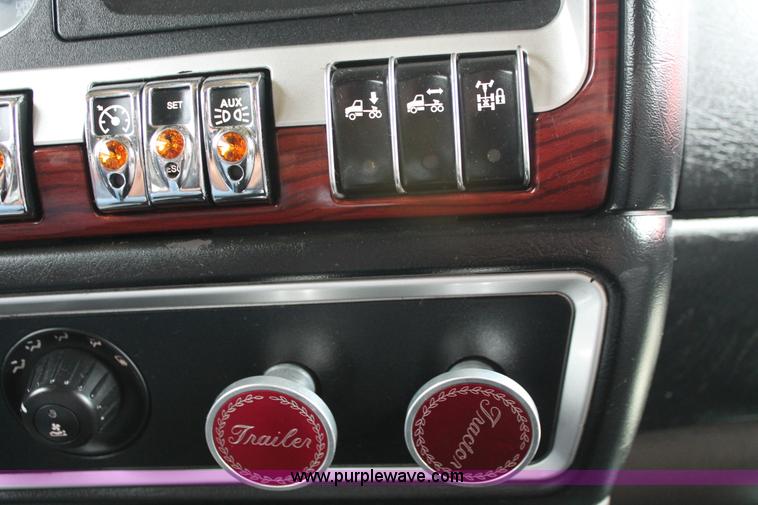 image for item H5811 2009 Kenworth W900L semi truck