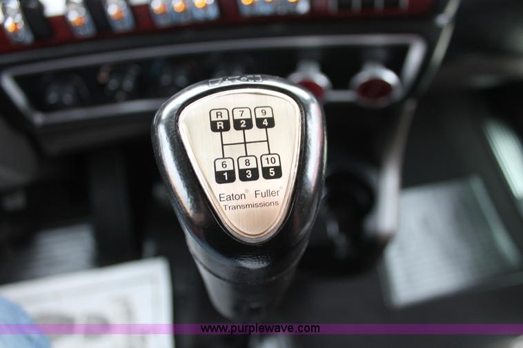 image for item H5811 2009 Kenworth W900L semi truck