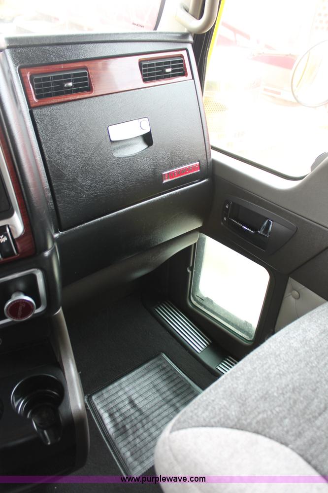 image for item H5811 2009 Kenworth W900L semi truck