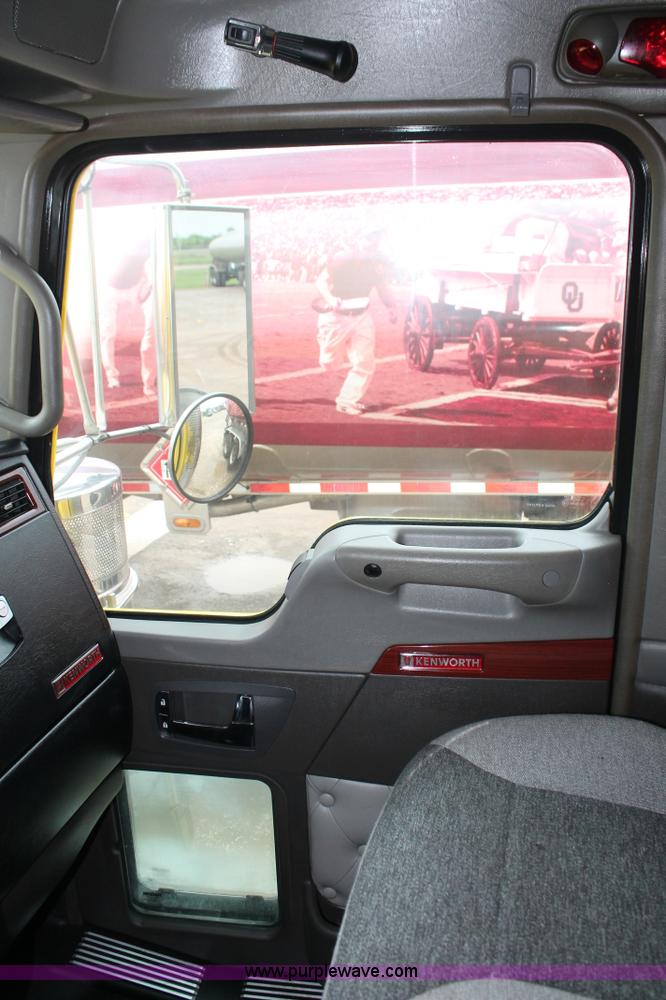 image for item H5811 2009 Kenworth W900L semi truck