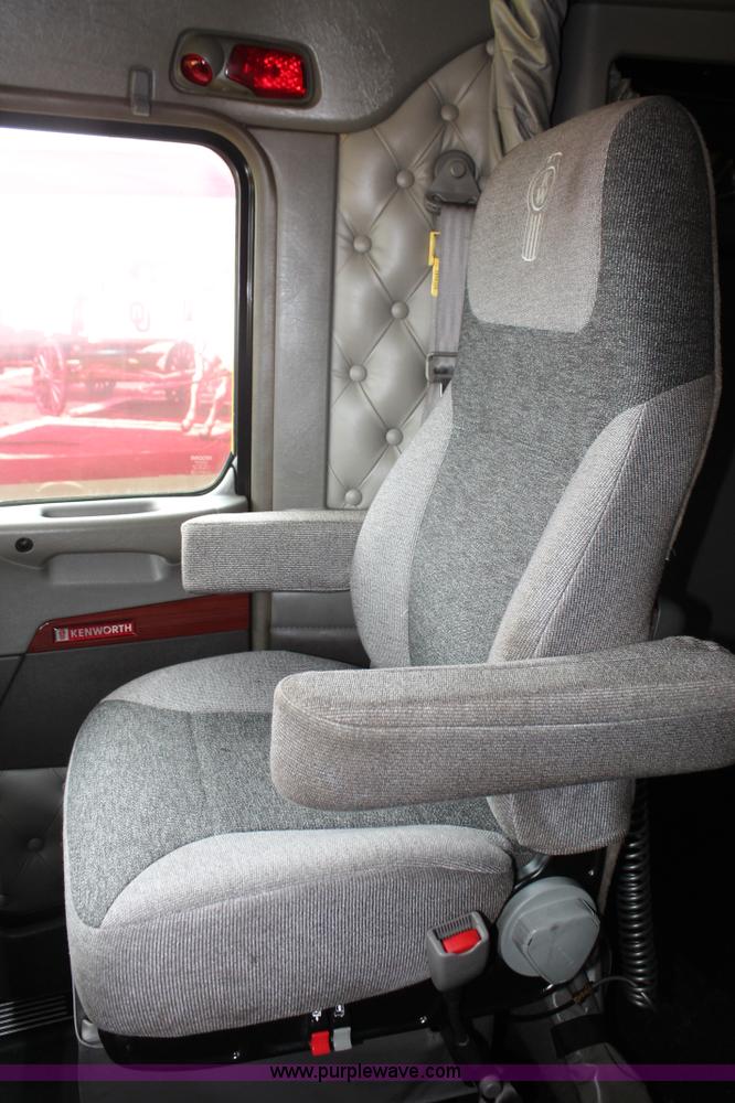 image for item H5811 2009 Kenworth W900L semi truck