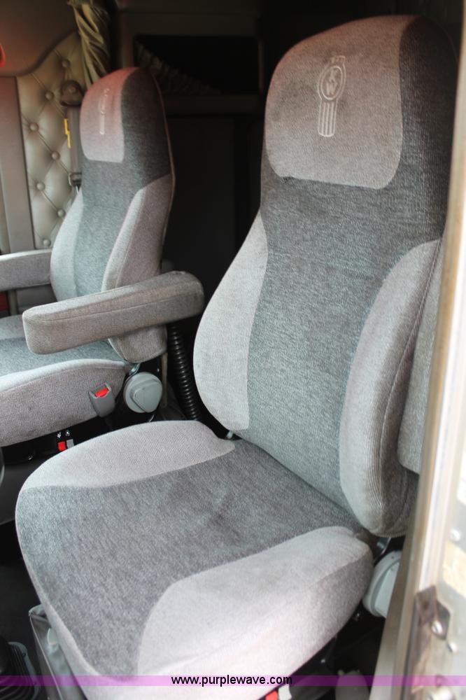 image for item H5811 2009 Kenworth W900L semi truck