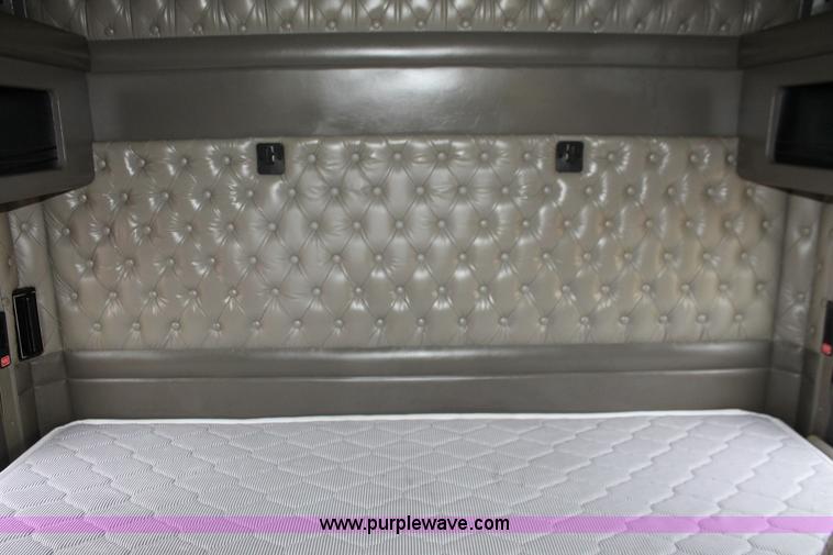 image for item H5811 2009 Kenworth W900L semi truck