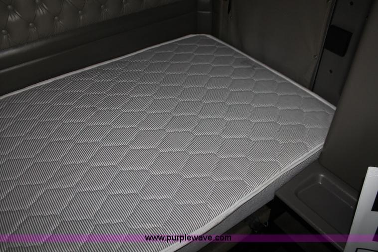 image for item H5811 2009 Kenworth W900L semi truck