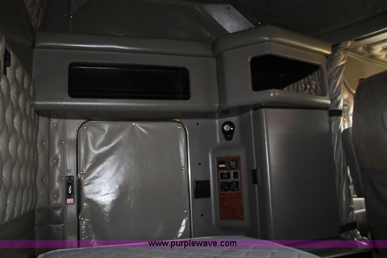 image for item H5811 2009 Kenworth W900L semi truck