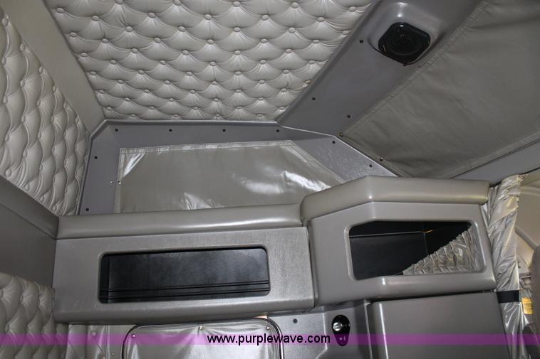 image for item H5811 2009 Kenworth W900L semi truck