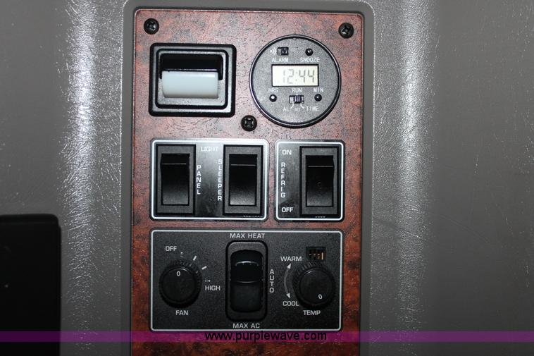 image for item H5811 2009 Kenworth W900L semi truck