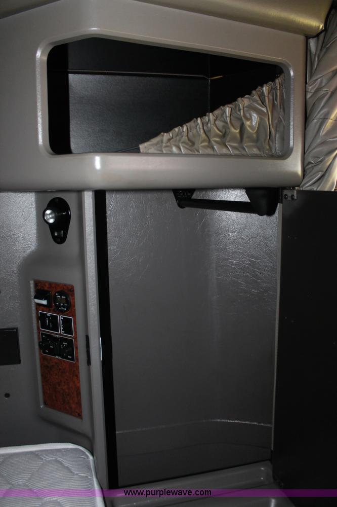 image for item H5811 2009 Kenworth W900L semi truck