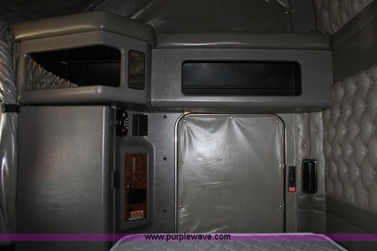 image for item H5811 2009 Kenworth W900L semi truck