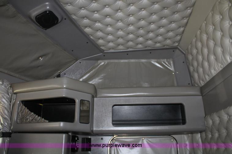 image for item H5811 2009 Kenworth W900L semi truck