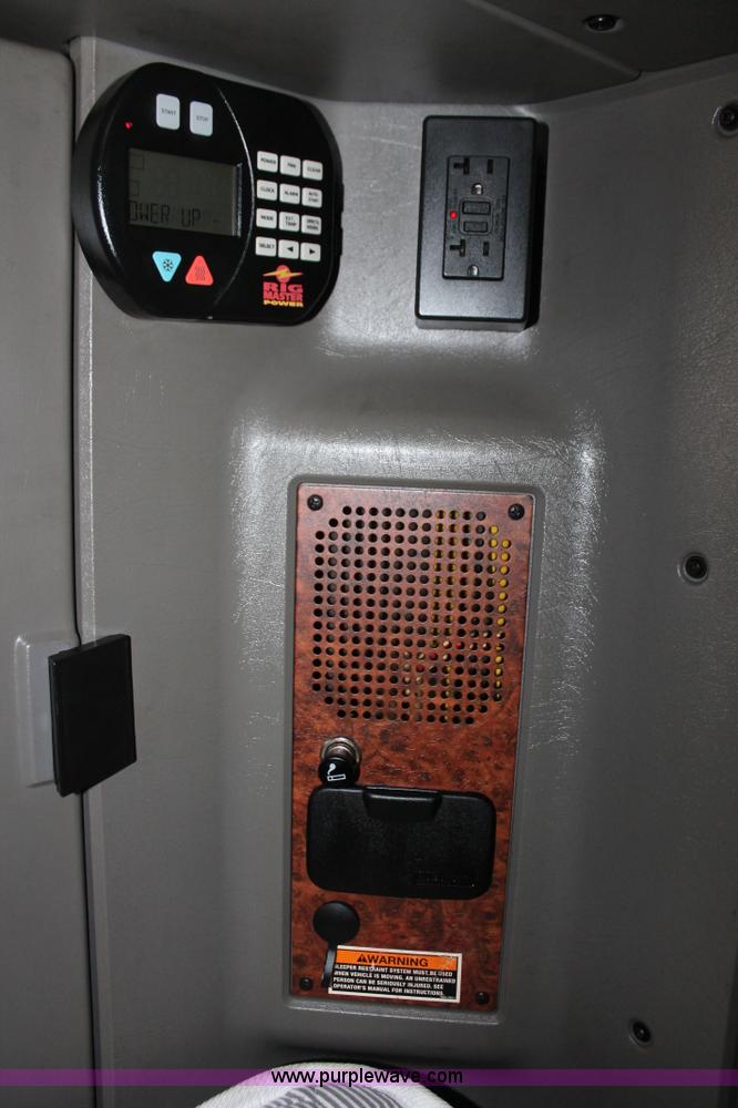 image for item H5811 2009 Kenworth W900L semi truck