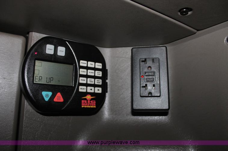 image for item H5811 2009 Kenworth W900L semi truck