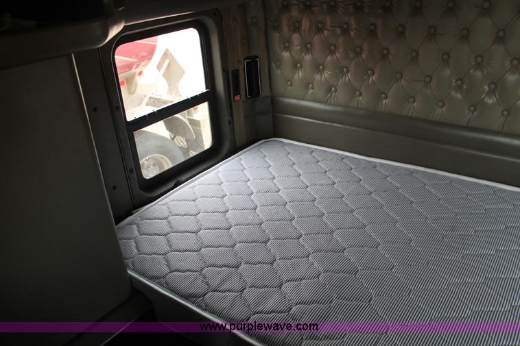 image for item H5811 2009 Kenworth W900L semi truck