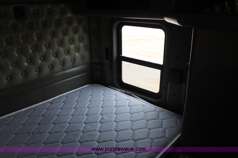 image for item H5811 2009 Kenworth W900L semi truck