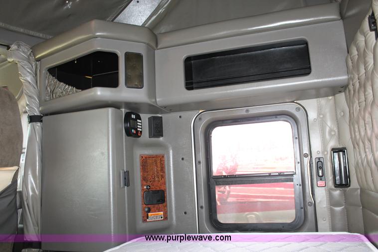 image for item H5811 2009 Kenworth W900L semi truck