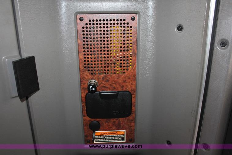 image for item H5811 2009 Kenworth W900L semi truck