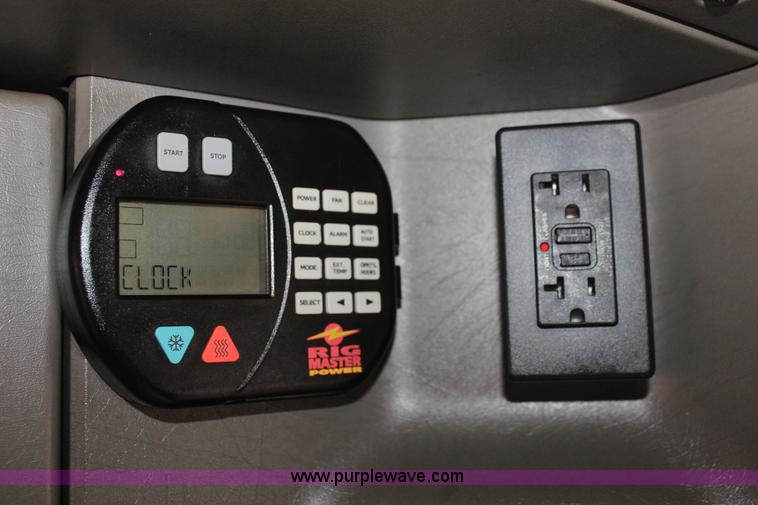 image for item H5811 2009 Kenworth W900L semi truck