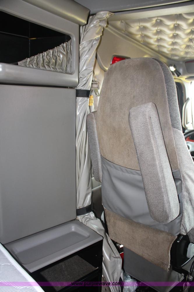 image for item H5811 2009 Kenworth W900L semi truck