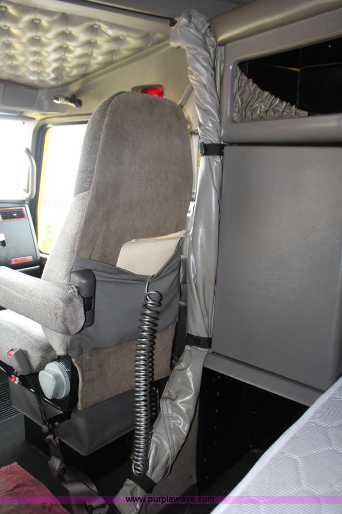 image for item H5811 2009 Kenworth W900L semi truck