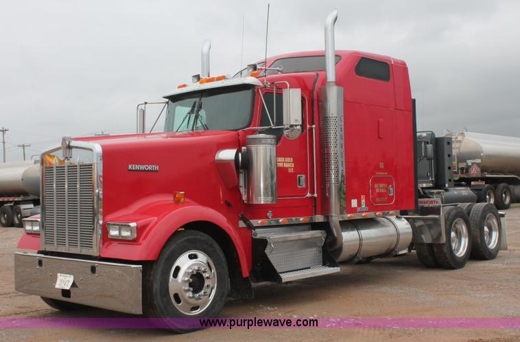 image for item H5812 2000 Kenworth W900 semi truck